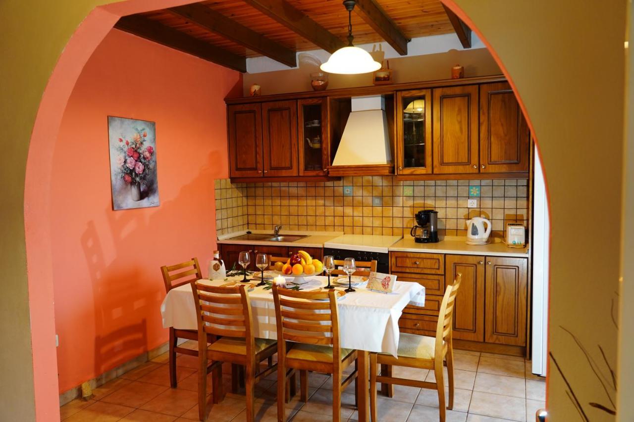 Stefanias Appartments Ágios Matthaíos المظهر الخارجي الصورة