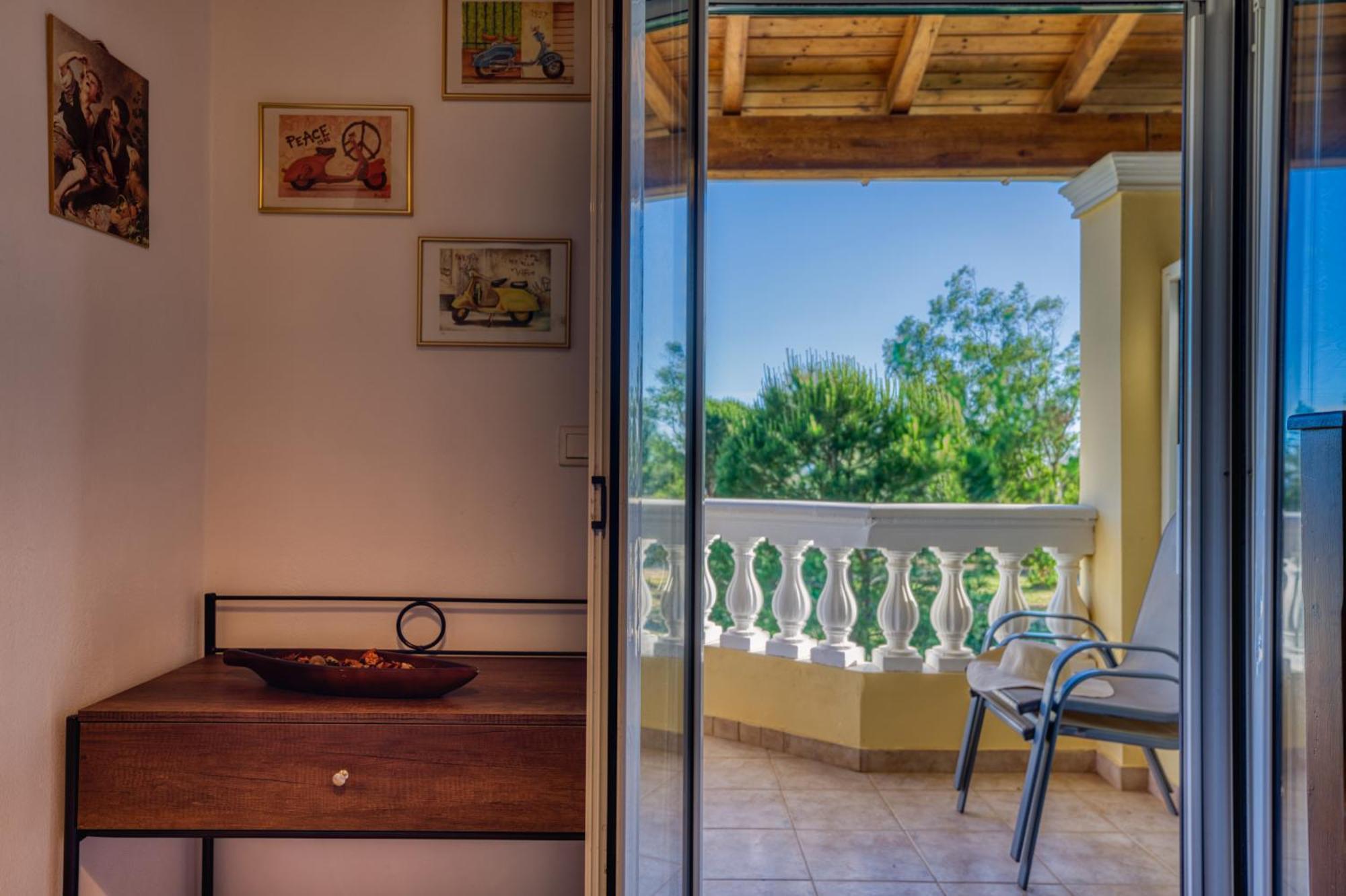 Stefanias Appartments Ágios Matthaíos المظهر الخارجي الصورة